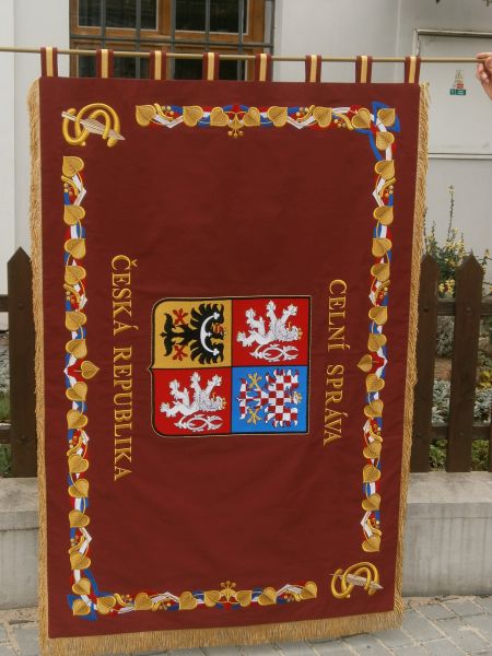 07_Averz praporu (foceno venku)